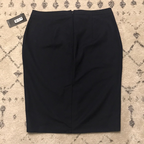 Navy pencil skirt - Picture 2 of 3
